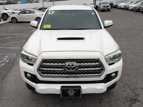 Used 2017 Toyota Tacoma TRD Sport w/ Tow Package (A/T) AWD/4WD image 3