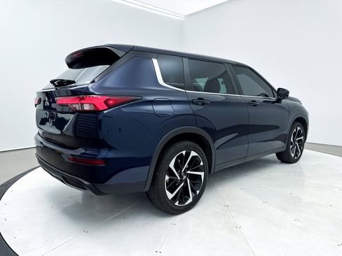 Used 2023 Mitsubishi Outlander SE image 17
