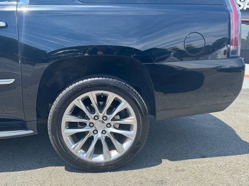 Used 2017 Cadillac Escalade ESV Luxury RWD image 20