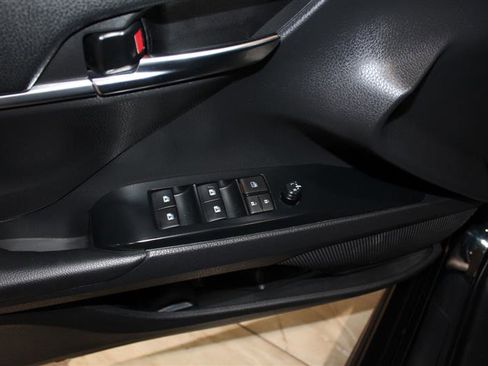Used 2020 Toyota Camry SE w/ Convenience Package FWD image 22