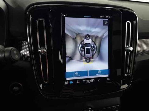 Certified 2025 Volvo XC40 B5 Plus image 30