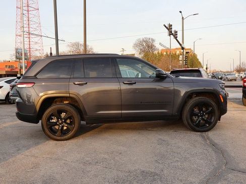 Used 2023 Jeep Grand Cherokee Altitude image 8