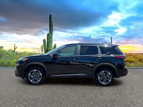 Used 2025 Nissan Rogue SV FWD image 3