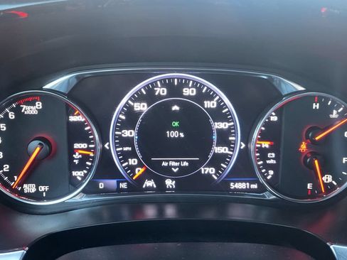 Used 2023 Chevrolet Traverse Premier FWD image 33