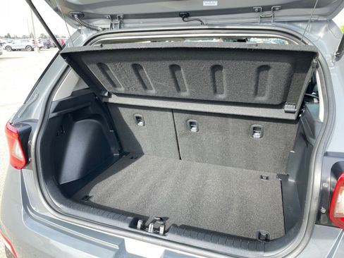 Used 2025 Hyundai Venue SEL image 32