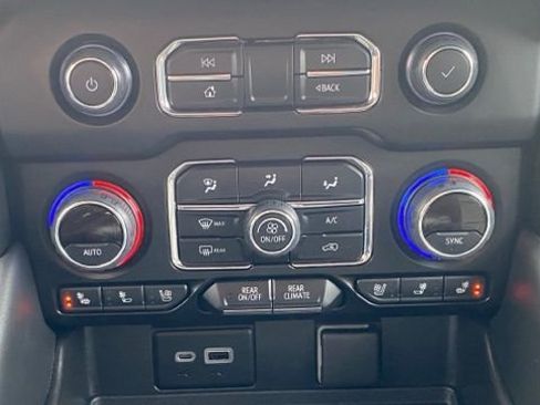 Used 2022 Chevrolet Tahoe Premier w/ Premium Package image 35