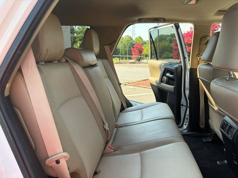 Used 2017 Toyota 4Runner SR5 Premium RWD image 40