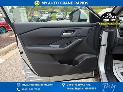 Used 2025 Nissan Rogue SV AWD/4WD image 9