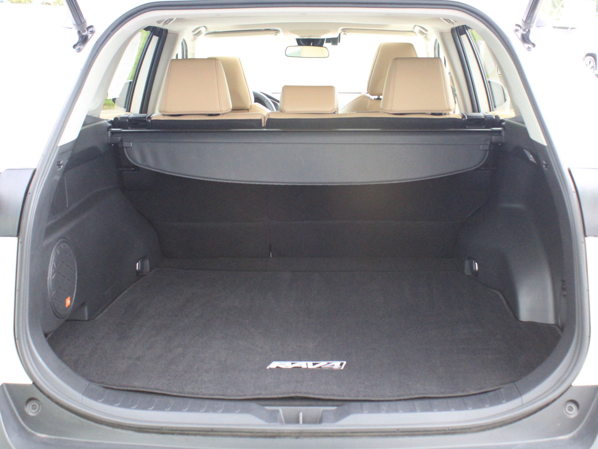 Used 2020 Toyota RAV4 XLE Premium AWD/4WD image 33