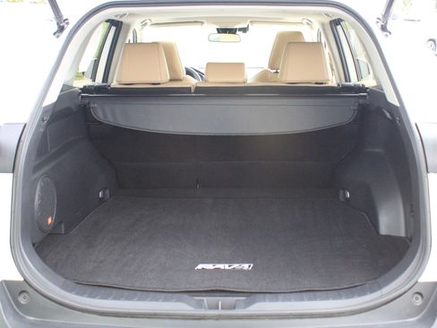 Used 2020 Toyota RAV4 XLE Premium AWD/4WD image 33
