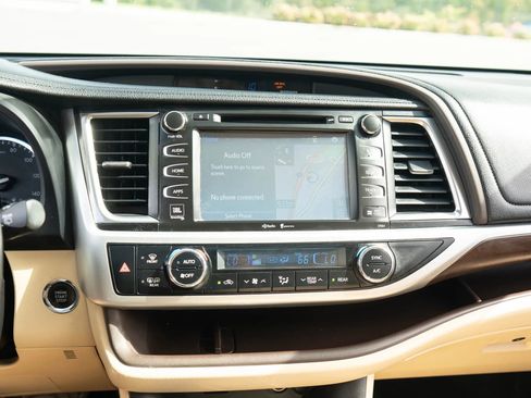 Used 2014 Toyota Highlander Limited image 28