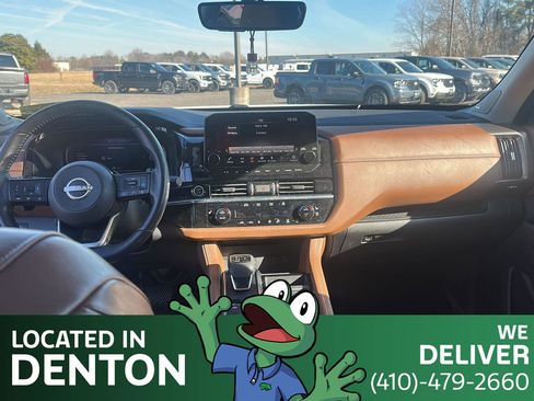 Used 2023 Nissan Pathfinder Platinum image 17