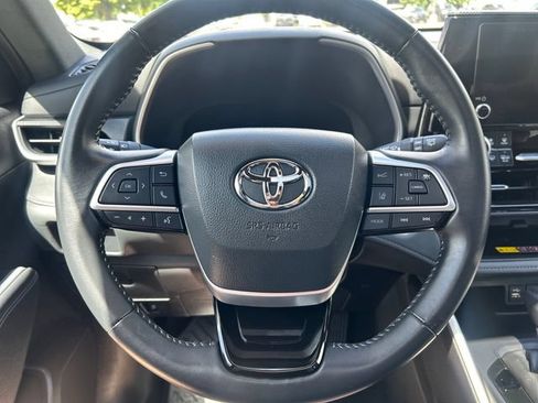 Certified 2025 Toyota Highlander XSE AWD/4WD image 17