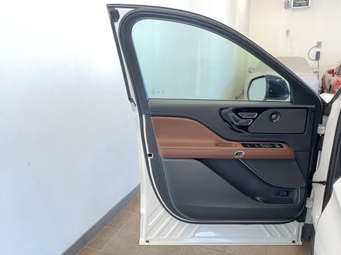New 2026 Lincoln Aviator Reserve AWD/4WD image 16