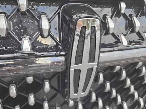 Used 2024 Lincoln Nautilus Premier image 27