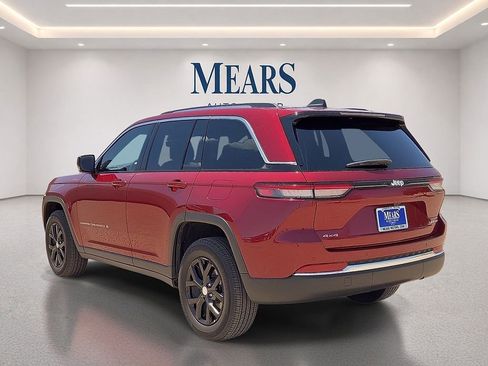 Used 2023 Jeep Grand Cherokee Limited w/ Trailer Tow Prep Group (B) AWD/4WD image 3