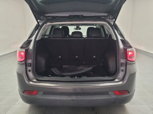 Used 2018 Jeep Compass Latitude FWD image 29