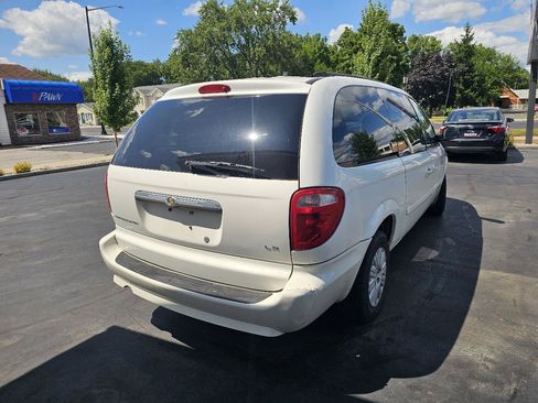 Used 2007 Chrysler Town & Country LX w/ Popular Equipment Group II FWD image 11