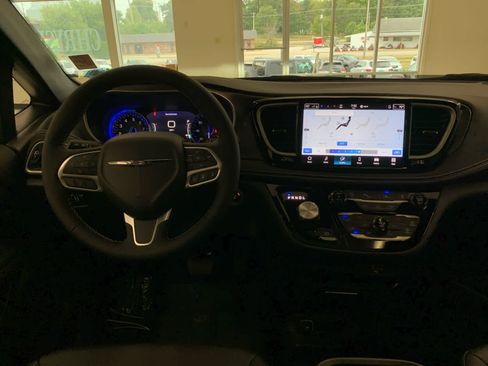 New 2026 Chrysler Pacifica Select image 18