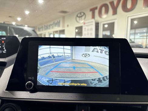 Certified 2025 Toyota Prius Plug-In Hybrid image 18