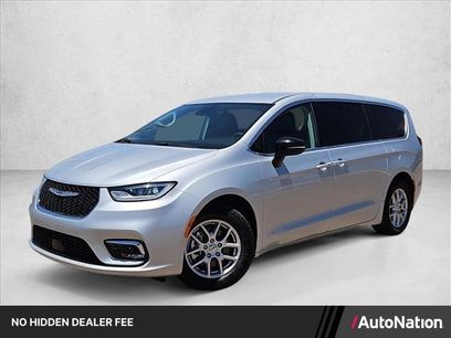 Used 2024 Chrysler Pacifica Touring-L