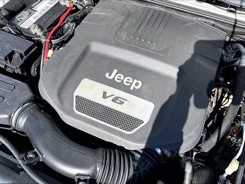 Used 2015 Jeep Wrangler Unlimited Sahara w/ Connectivity Group image 28