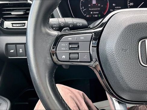 Used 2023 Honda Pilot Touring image 9