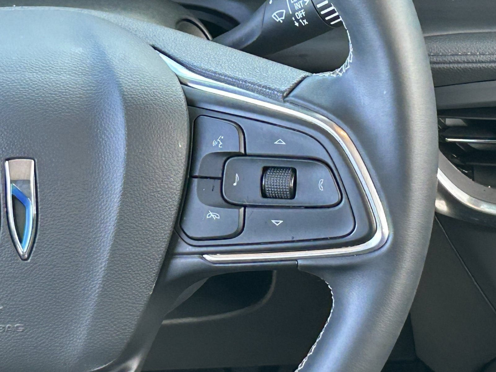 Certified 2024 Buick Encore GX Preferred FWD image 22