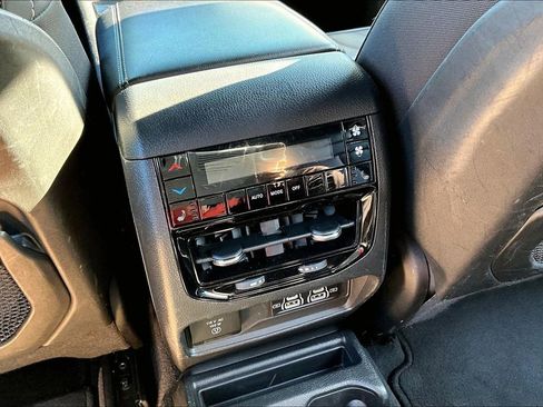 Used 2024 Jeep Grand Cherokee L Limited w/ Luxury Tech Group II image 10