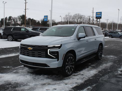 New 2026 Chevrolet Suburban High Country image 7