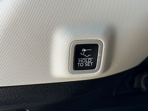 Used 2023 Jeep Grand Cherokee Limited w/ Black Appearance Package image 26