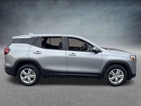 Used 2024 GMC Terrain SLE image 4