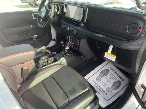 New 2026 Jeep Wrangler Unlimited Rubicon image 18