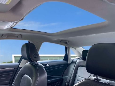 Certified 2022 Volkswagen Jetta SEL FWD image 17