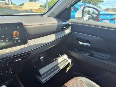 New 2025 Nissan Kicks SR image 12