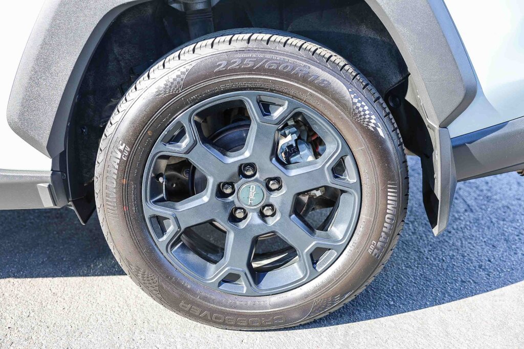 Certified 2020 Toyota RAV4 TRD Off-Road AWD/4WD image 29