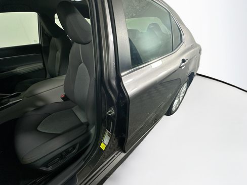 Used 2023 Toyota Camry XLE FWD image 12