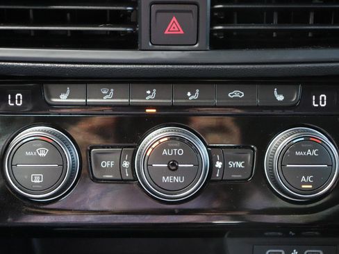 Used 2024 Volkswagen Jetta SE FWD image 32