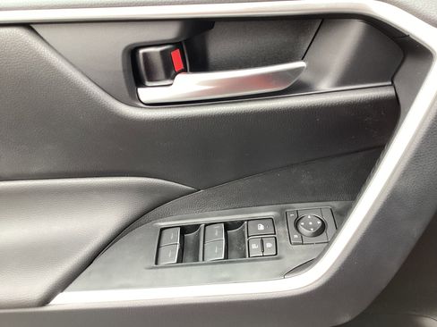 New 2025 Toyota RAV4 XLE image 28