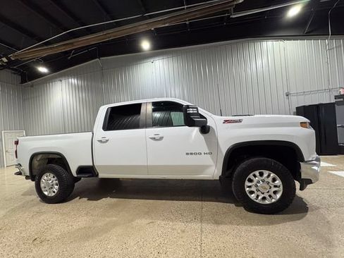 Used 2023 Chevrolet Silverado 2500 LT AWD/4WD image 5