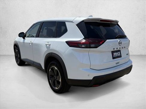Used 2024 Nissan Rogue SV FWD image 8