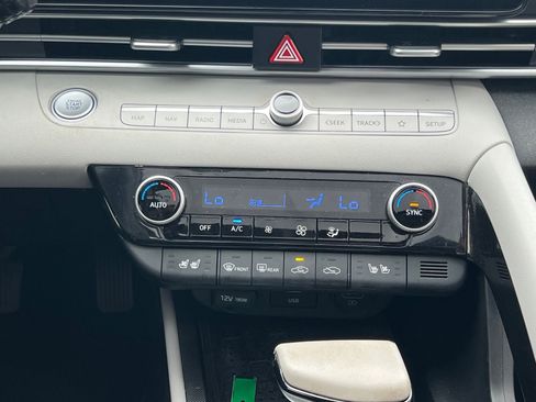 Certified 2021 Hyundai Elantra Limited FWD image 33