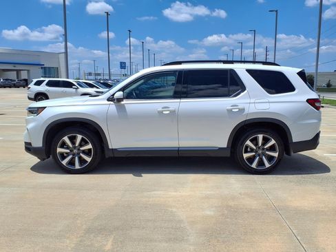 Used 2025 Honda Pilot Touring image 3