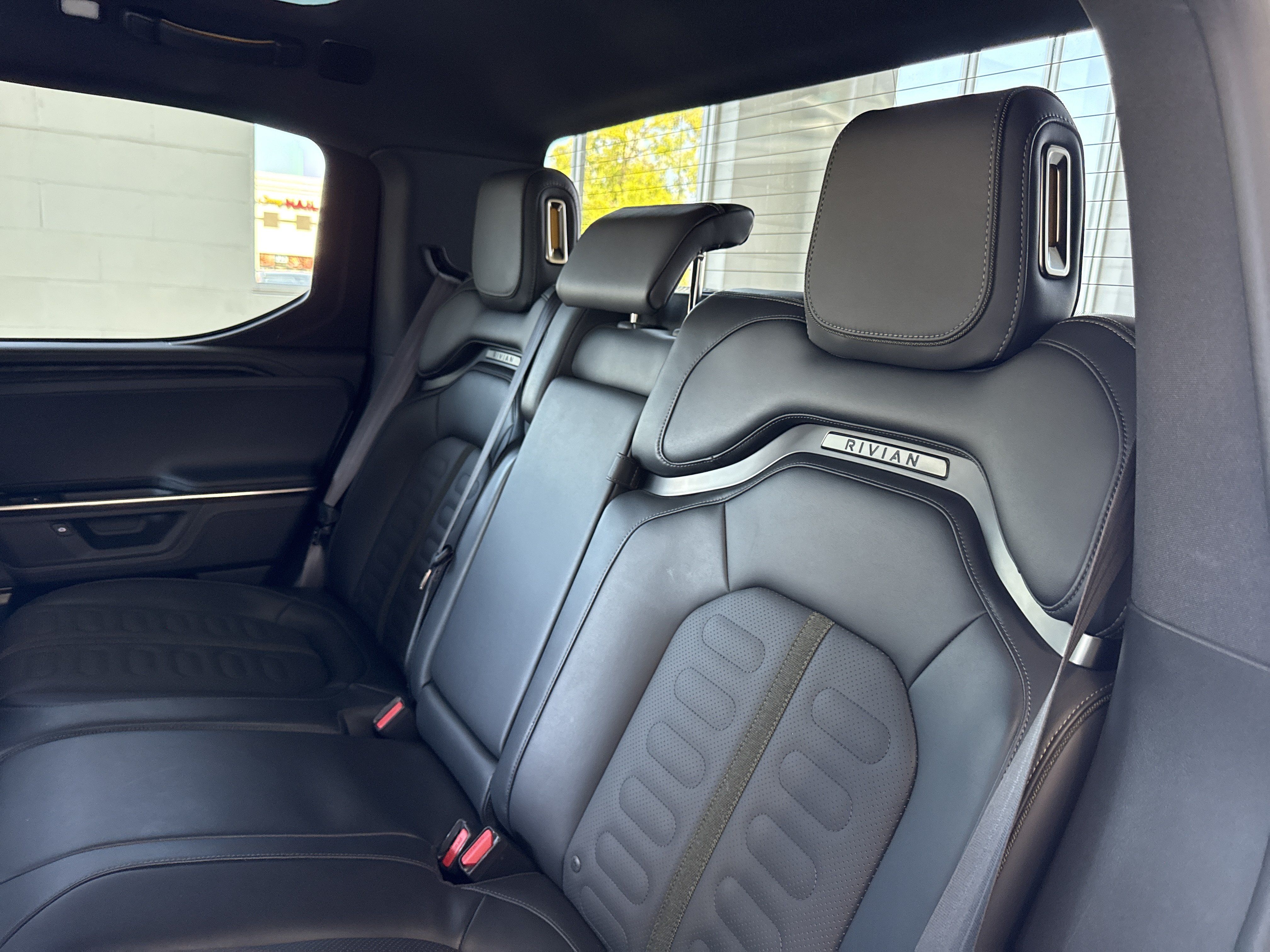 Used 2025 Rivian R1T Adventure Dual AWD/4WD image 27