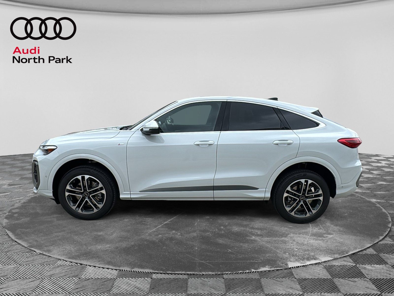 New 2026 Audi Q5 Premium Plus AWD/4WD image 4