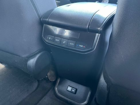 Used 2025 Toyota Highlander LE FWD image 25