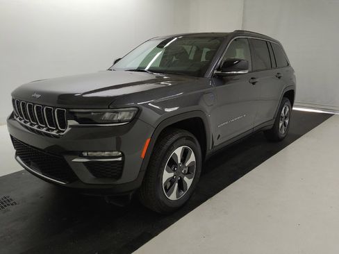 Used 2023 Jeep Grand Cherokee 4WD 4xe image 2