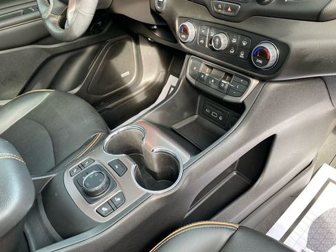 Used 2022 GMC Terrain AT4 w/ Infotainment Package II image 46