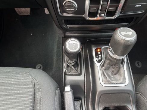 Used 2021 Jeep Wrangler Unlimited Sport image 35