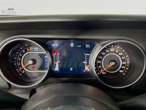 Used 2018 Jeep Wrangler Unlimited Sahara AWD/4WD image 17